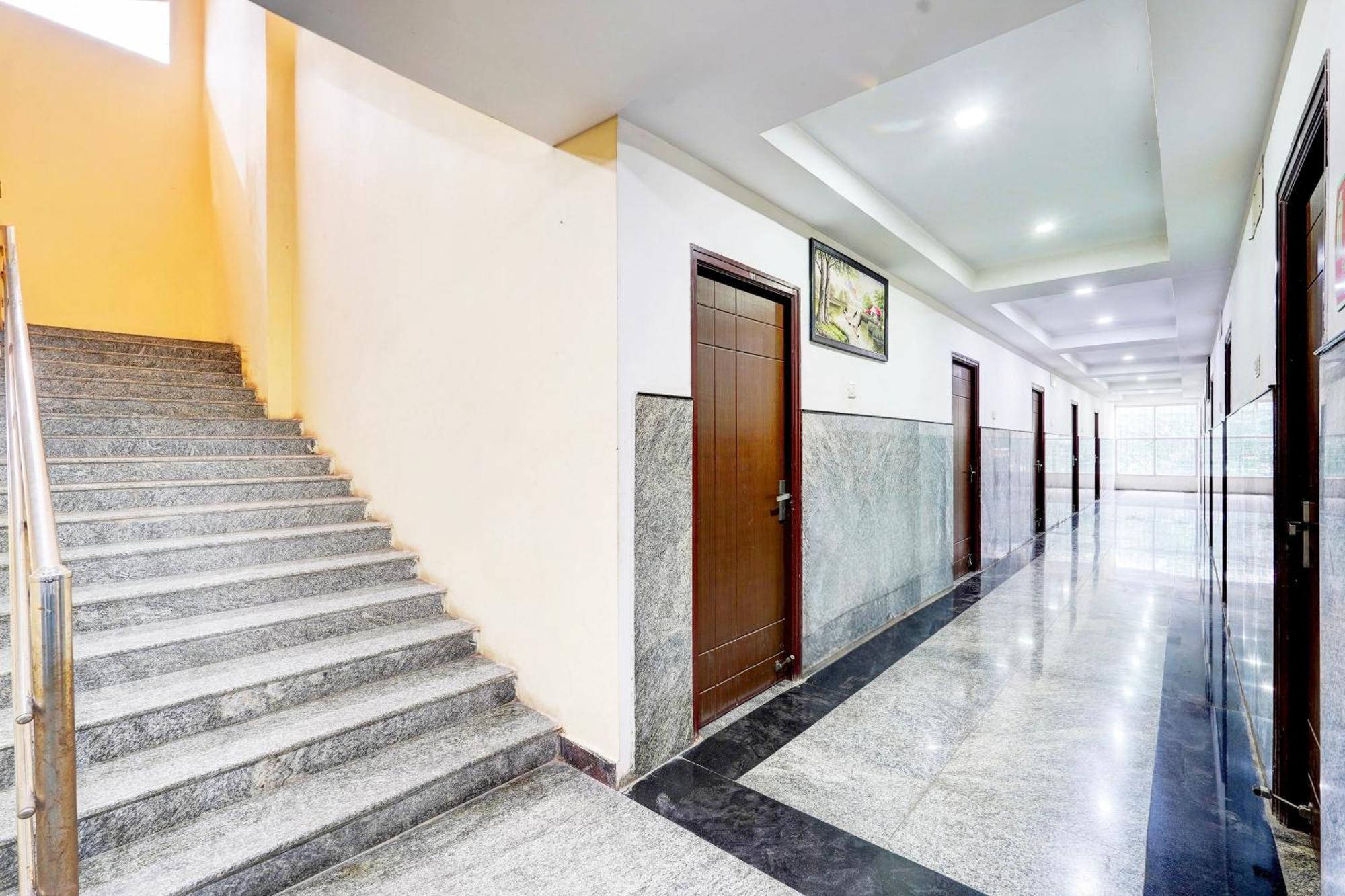Hotel O Ambur Bagian luar foto